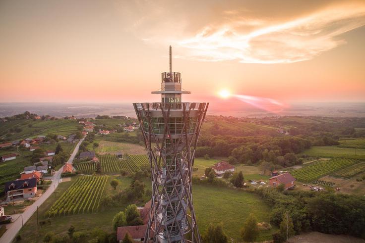 S stolpa Vinarium v Lendavskih goricah vidite štiri države. | Foto: Mediaspeed