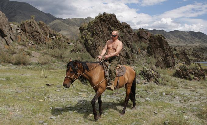 Znamenito Putinovo fotografijo na konju iz leta 2009 med počitnikovanjem je Havinson pospremil z besedami: "Zakaj je popoln? Ne kadi, ne pije, ukvarja se s športom. Treba je slediti njegovemu zgledu." | Foto: Profimedia
