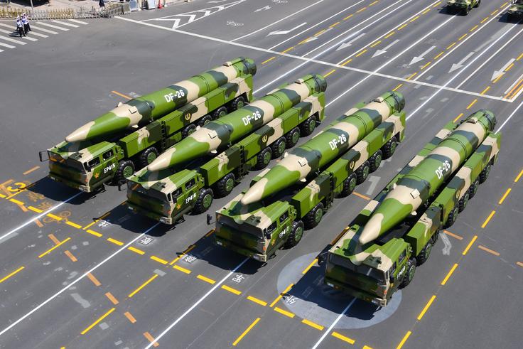 Kitajske balistične rakete srednjega dosega DF-26 imajo vzdevek "uničevalke Guama". Na fotografiji so rakete DF-26 na vojaški paradi v Pekingu leta 2015.  | Foto: Guliverimage/Vladimir Fedorenko