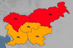 Silovit veter ohromil dele Slovenije, brez elektrike okoli 24 tisoč ljudi #video