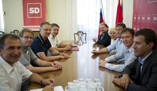 Na istem bregu glede referenduma, ne pa pri fiskalnem pravilu