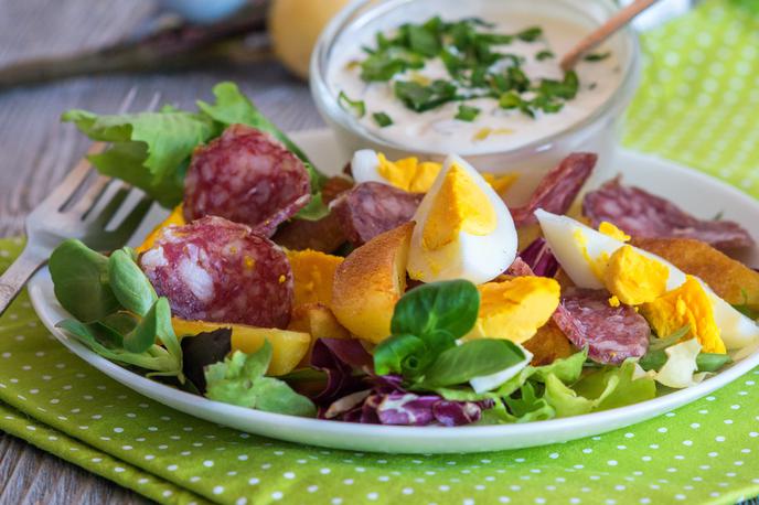 Velika noč, salama, solata | Foto Shutterstock