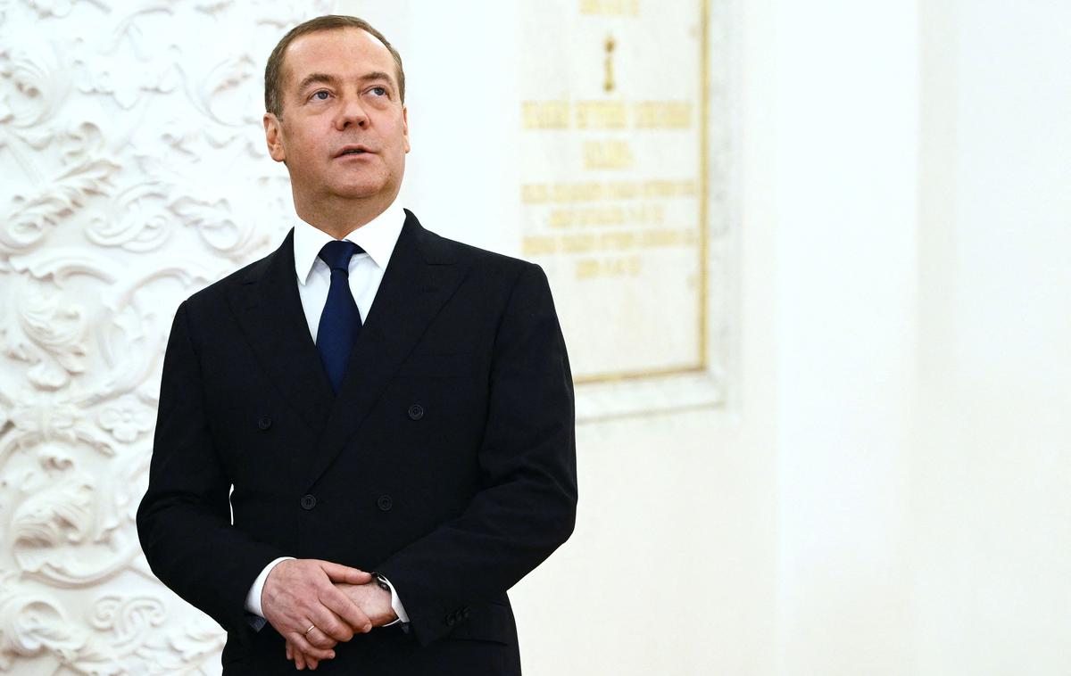 Dimitrij Medvedjev | "Kar se dogaja danes, je posredniška vojna, a v bistvu gre za vojno v polnem obsegu – paketi sankcij, glasne izjave o militarizaciji Evrope," je dejal Medvedjev. | Foto Reuters