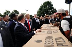 Kratek govor, nato pa so dobili pice in hamburgerje
