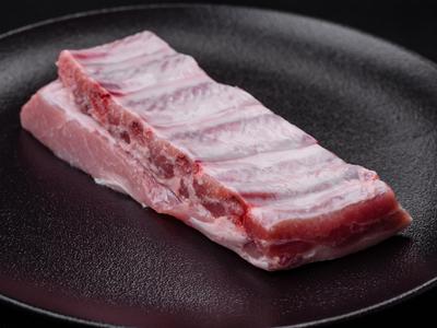 Odpoklic izdelka prekajena svinjska rebra