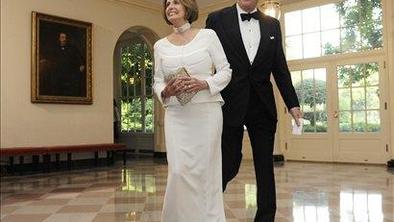 Nancy Pelosi v vintage obleki Thierryja Muglerja