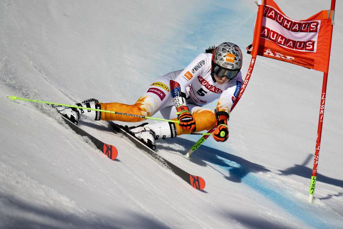 Vlhovi zmaga, tri Slovenke do točk, Bucikova potrdila finale