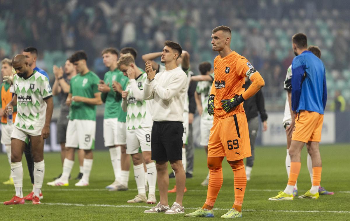 Olimpija, Matevž Vidovšek | Vratar Olimpije Matevž Vidovšek je bil po porazu vidno razočaran in se zapletel v besedni spopad s soigralcem. | Foto Boštjan Podlogar/STA