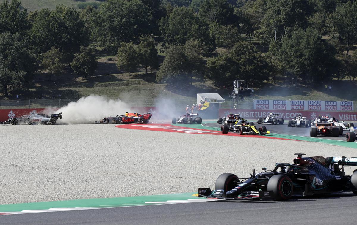 VN Toskane - f1 | Na dirki za VN Toskane v Mugellu je prvič počilo že v prvem krogu. | Foto Reuters