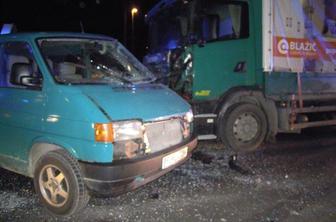 FOTO: V jutranji nesreči v Parižljah trije poškodovani