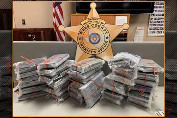 Najdba kokain | V dveh skrivnih predalih se je skrivalo 34 zavojčkov kokaina. | Foto Policijska postaja Webb