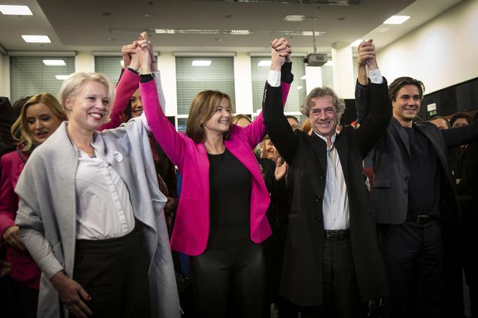 Na trojnem referendumu novembra 2022 so vladajoče stranke intenzivno pozivale k udeležbi. Volivce so pozvale, da z glasom za vlado simbolično še enkrat potrdijo zmago na parlamentarnih volitvah. | Foto: Ana Kovač