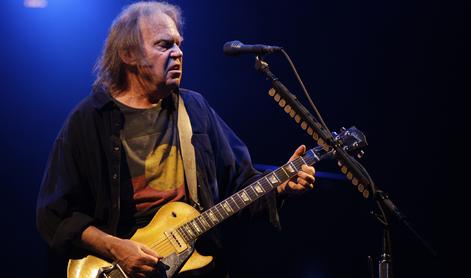 Kanadski rock poet Neil Young dopolnil 80 let