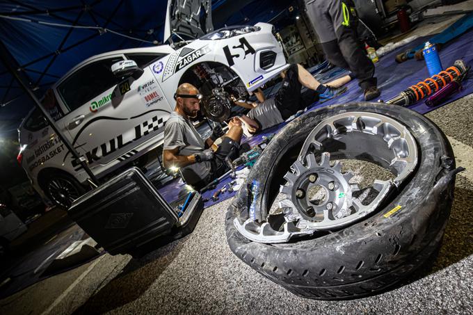 Ceste v okolici Železnikov so skrivale mnoge pasti. Vanje se je na prvi preizkušnji ujel tudi mladi Mark Škulj (ford fiesta rally4). | Foto: WRC Croatia