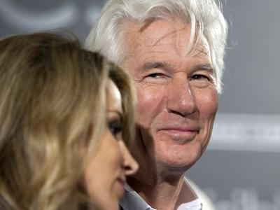 Richard Gere z družino zapušča ZDA