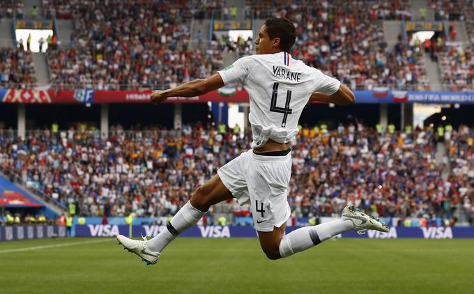 Raphael Varane je dosegel prvi zadetek na uvodnem četrtfinalu SP 2018. | Foto: Reuters