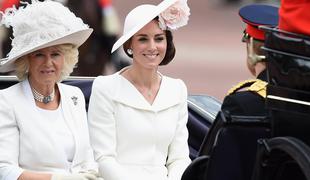 Kate Middleton je za kraljičin rojstni dan reciklirala še eno obleko