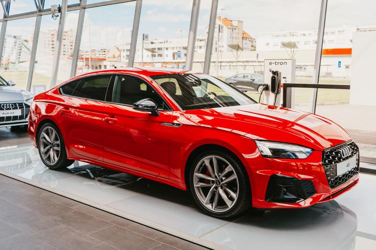 Simbolična fotografija vozila, na fotografiji so prikazani nekateri elementi dodatne opreme, ki so na voljo za doplačilo. | Foto: Porsche Inter Auto