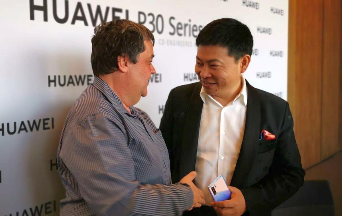 Richard Yu, Huawei | Na svetovni predstavitvi pametnih telefonov serije P30 marca letos v Parizu - na desni prvi mož Huaweijeve enote za mobilne naprave Richard Yu | Foto Lana Jelić