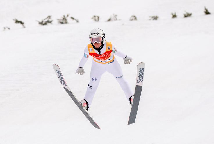 Nika Prevc je na sobotni tekmi v Vikersundu osvojila tretje mesto. | Foto: Reuters