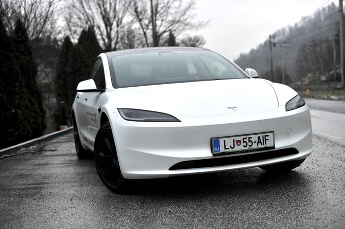 Tesla je v Sloveniji zadnji mesec registrirala več kot sto prenovljenih modelov 3. Ta ostaja eden najboljših električnih avtomobilov, ki ima tekmeca predvsem v večjem bratu modelu Y. | Foto: Gregor Pavšič
