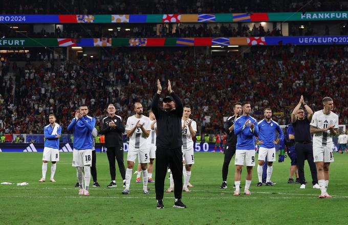 Tako se je skupaj z igralci zahvalil navijačem za izjemno podporo v času Eura. | Foto: Reuters