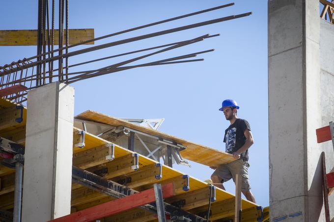 V gradbeništvu se je število delovno aktivnih povečalo. | Foto: Bojan Puhek