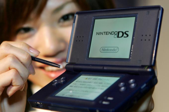 Nintendo DS je imel ob izidu Super Maria, Pokemone in desetine drugih kakovostnih naslovov, Gizmondo pa obskurno dirkaško igro Trailblazer in pozneje še peščico drugih, za katere se nihče več ne spomni, kako so se imenovale.  | Foto: Reuters