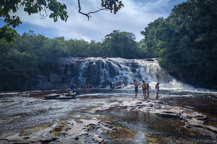 V okolici tega slapa se potikajo sedemmetrske anakonde. | Foto: K. M.