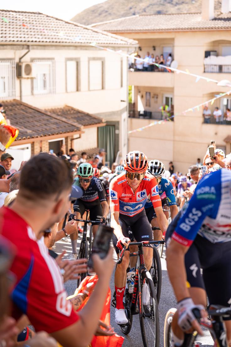 Enric Mas je po etapi zasluge za položaj v skupnem seštevku pripisal tudi ekipi Movistar: "Zmagal sem, ker je ekipa naredila vse zame." | Foto: Angel Camarena/A.S.O./Vuelta