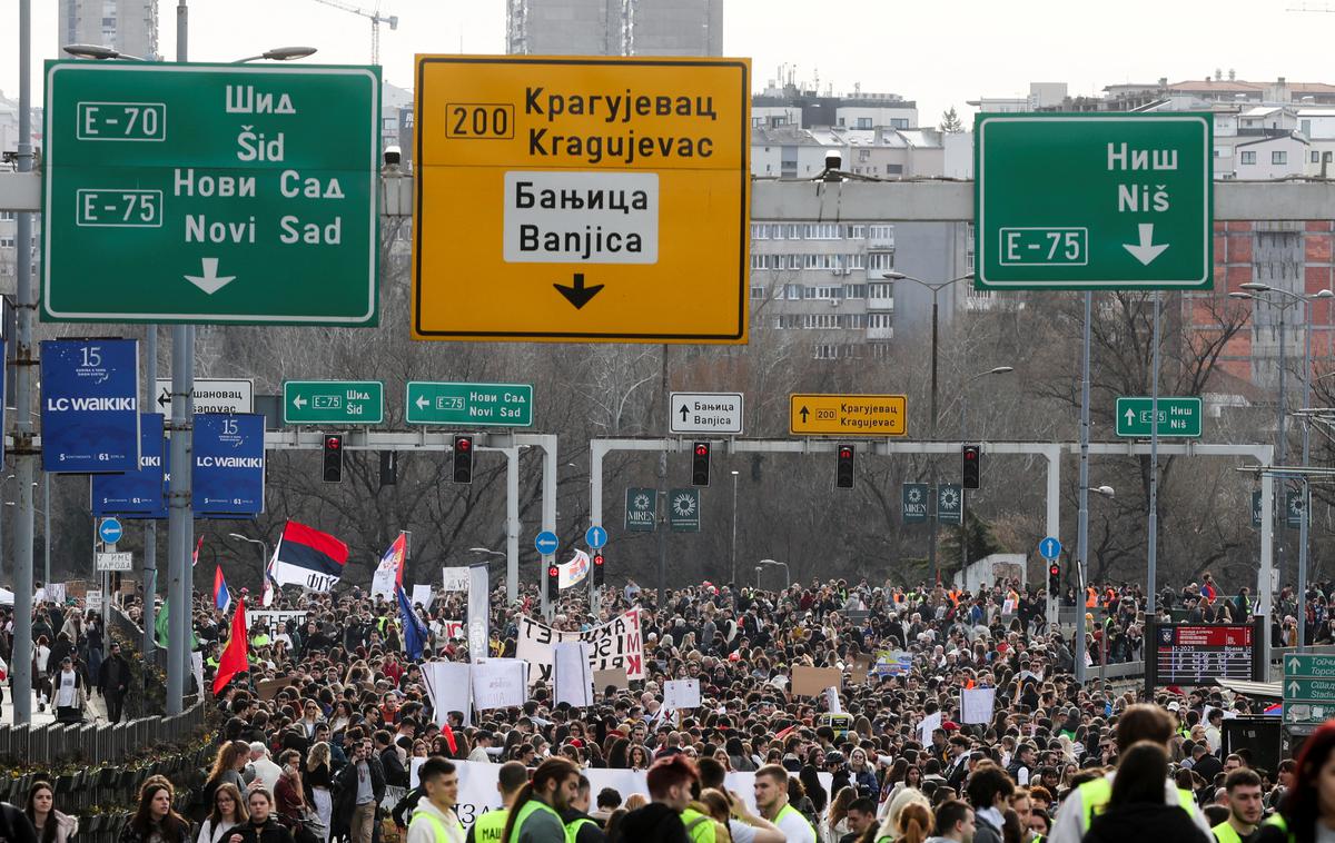 protesti v Beogradu | Študentski protesti v Srbiji so se začeli po novembrskem zrušenju nadstreška na železniški postaji v Novem Sadu, ki je zahtevalo 15 življenj. | Foto Reuters