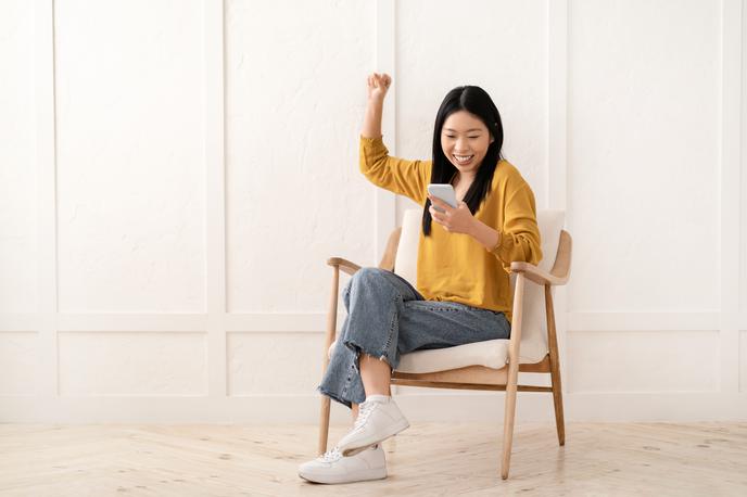 chatbot, ljubezen | Kitajske oblasti so potegnile črto in mladoletnikom prepovedale prijateljske, ljubezenske in druge čustvene odnose s klepetalnimi roboti. | Foto Shutterstock