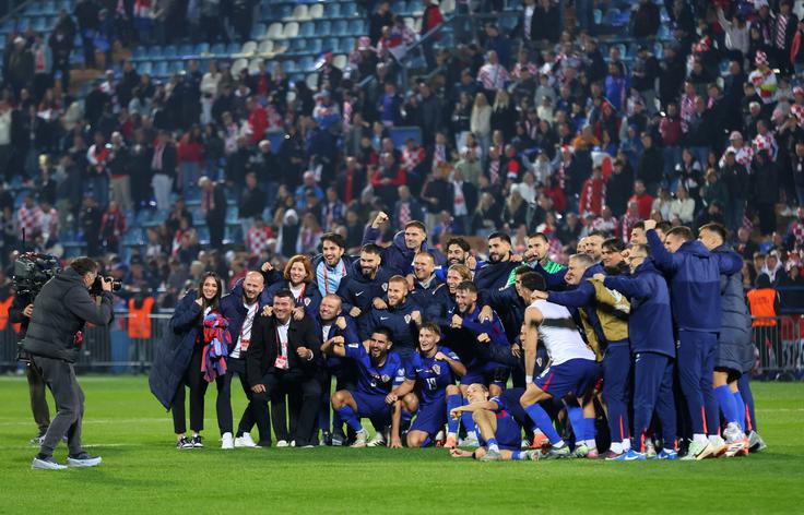 Veselje hrvaških nogometašev po pričakovani zmagi nad Gibraltarjem (3:0), do katere so prišli v Varaždinu z rezervno postavo. | Foto: Reuters