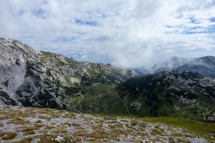 Sam sem imel nedavno na vrhu Lučkega Dedca precej oblakov in zato slabše razglede. | Foto: Matej Podgoršek