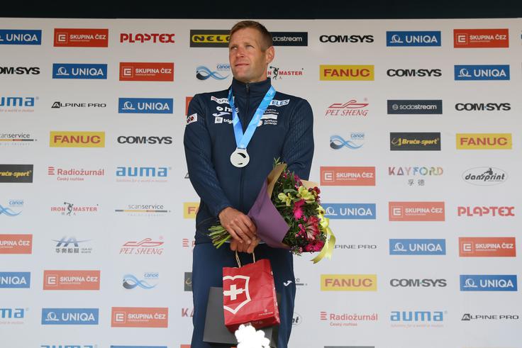Benjamin Savšek na stopničkah zadnji konec tedna v Pragi. | Foto: Nina Jelenc