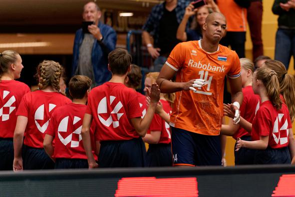 Nore številke nekdanjega podajalca, Slovenci pri vrhu le na sprejemu