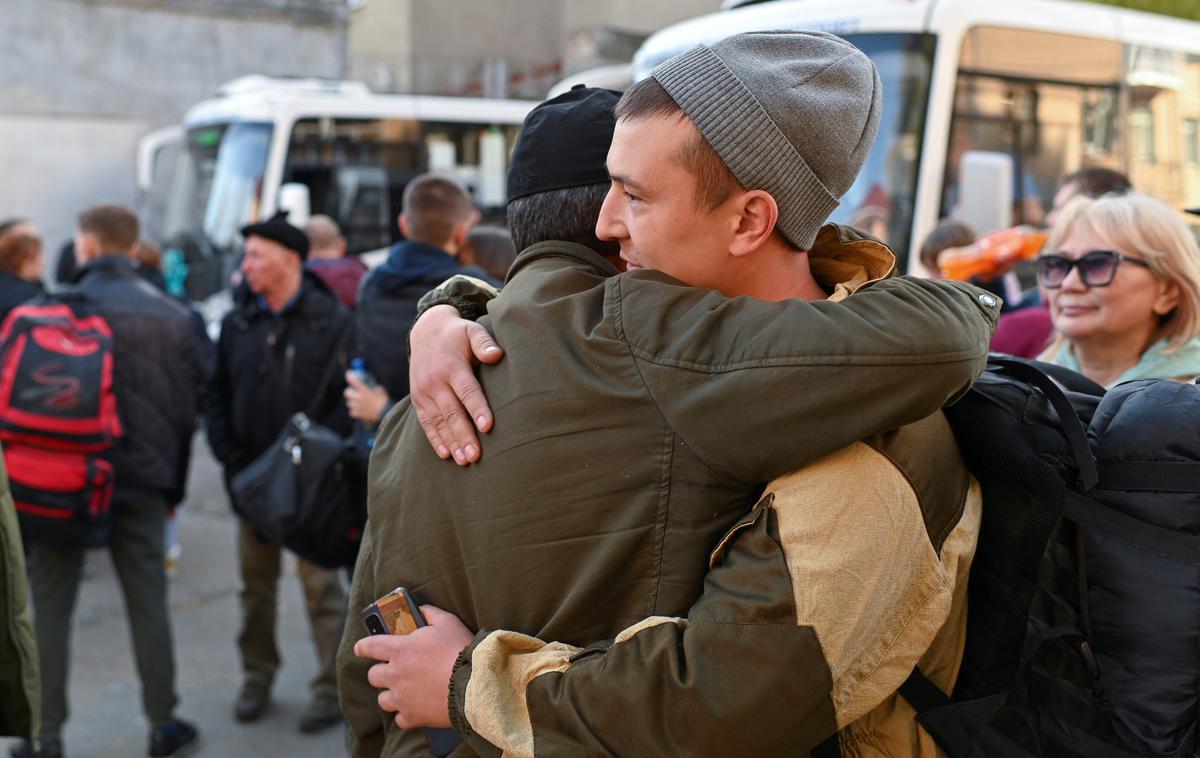 Ukrajina | Pri prejšnji delni mobilizaciji je Rusija rekrutirala državljane, ki so bili prestari ali premladi, da bi šli v vojno, tokrat pa naj bi mobilizirali tudi invalide.  | Foto Reuters