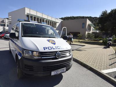 Novi bombni preplahi na Hrvaškem, evakuirali več šol in trgovskih središč