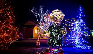 Na posesti Salajevih letos božično čarovnijo ustvarjajo štirje milijoni lučk