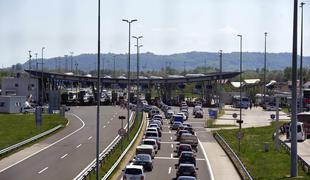 Sirskega najstnika naj bi na slovenski meji izvlekli iz avtobusa