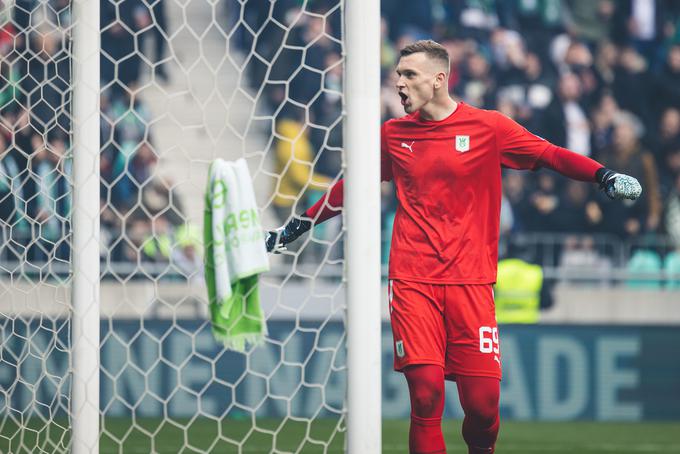 Vratar Olimpije Matevž Vidovšek je imenitno sezono kronal z naslovom državnega prvaka. | Foto: Sportida