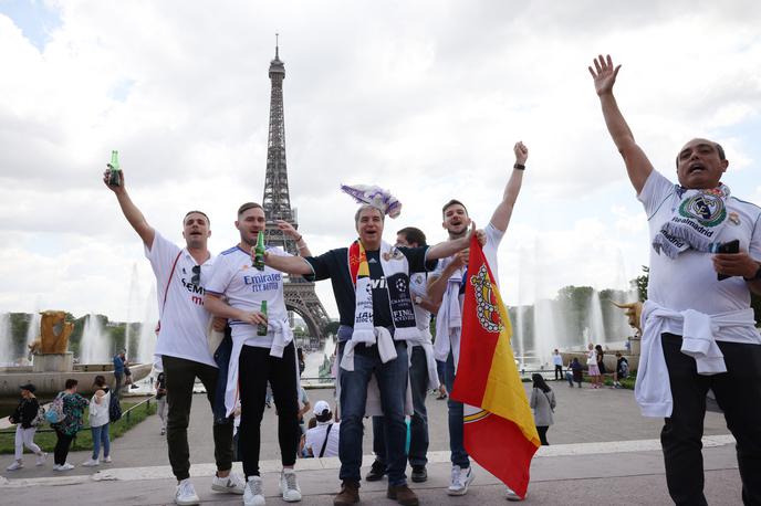 navijači Real Madrid Pariz | Bil je navijaški praznik v Parizu, a z veliko črno piko na začetku tekme. | Foto Reuters