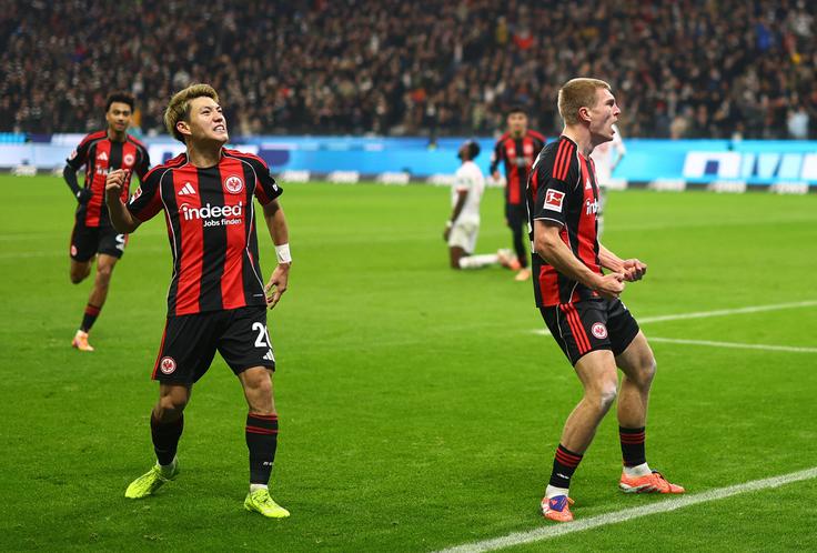 Eintracht Frankfurt je doma ugnal Augsburg. | Foto: Reuters