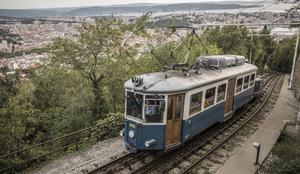 Legendarni tramvaj z Opčin po dolgih letih spet pripeljal v Trst