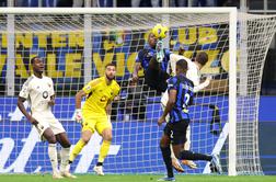 Inter dobil derbi in ostal vodilni, še sedmi remi Udineseja, Atalanta pred Napolijem