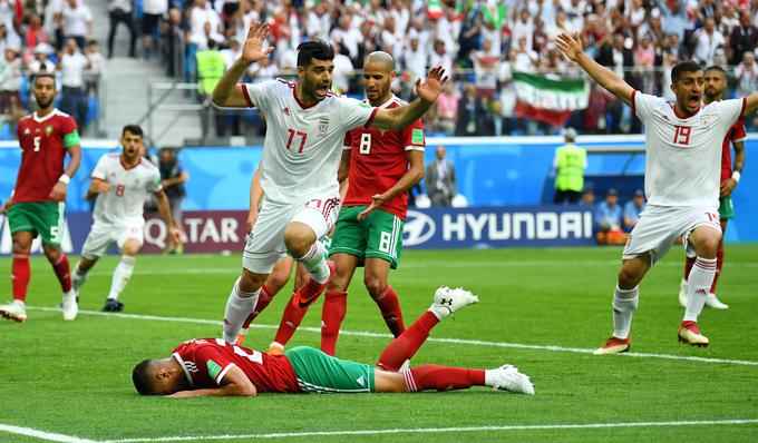 Veliko veselje nogometašev Irana po avtogolu Maroka tik pred koncem tekme. | Foto: Reuters