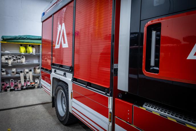 PGD Rovte, gasilci | Gasilci so iz objektov črpali meteorno vodo, prekrivali poškodovana oziroma odkrita ostrešja in odstranjevali podrta drevesa. | Foto Gaja Hanuna