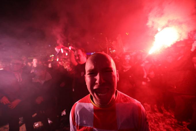 Veselje hrvaških navijačev, ki so v ponedeljek spremljali razburljiv dvoboj osmine finala proti Japonski v Zagrebu. | Foto: Reuters