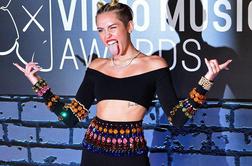 Foto: Miley, pospravi jezik!