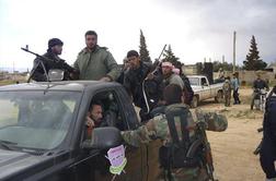 Spopadi v Siriji: poteka hud boj za uporniško "utrdbo" Kusair